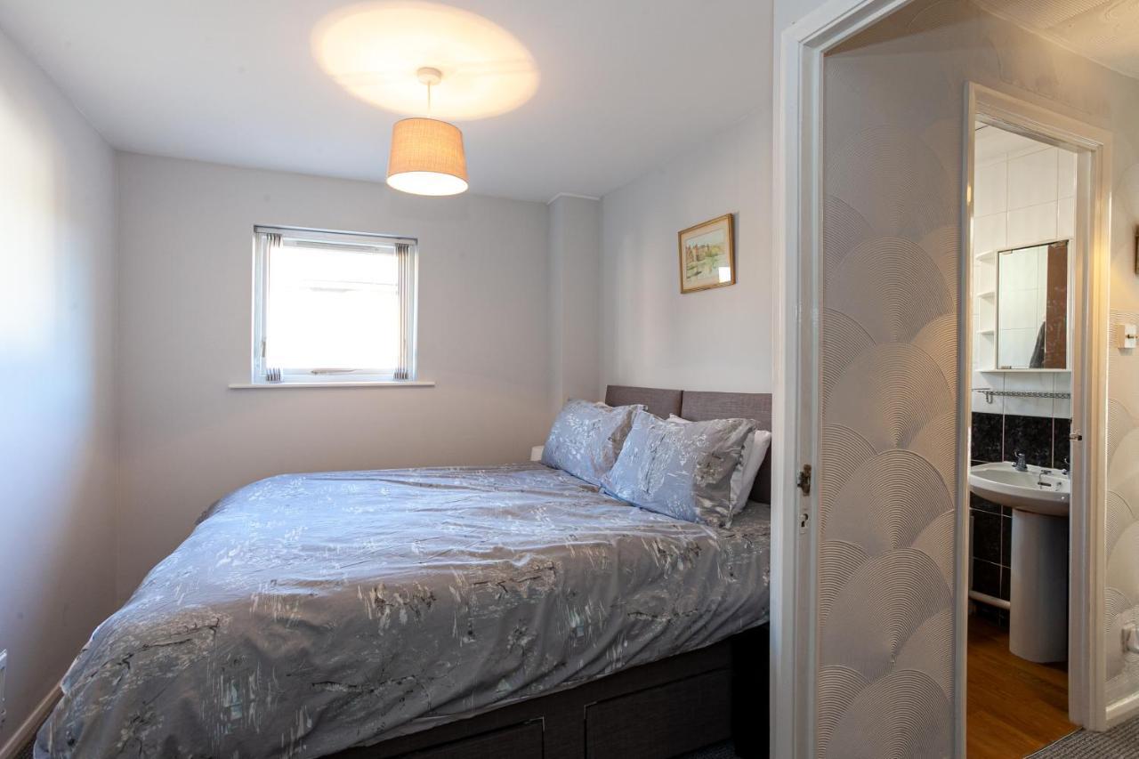 Spacious House In - Great Location! Apartment