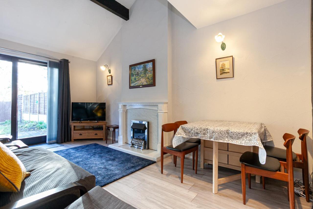 Spacious House In - Great Location! Apartment